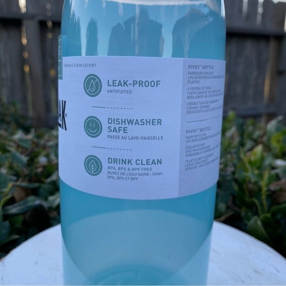 NWT-CAMELBAK Blue 32 OZ, BPA, BPS & BPF Free Pivot Water Bottle - Picture 4 of 5